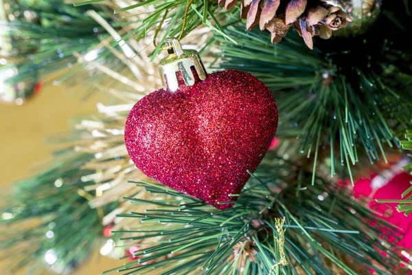 Decoração de Natal corações vermelhos brilhantes — Fotografia de Stock