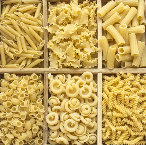 Assortiment van verse Italiaanse pasta — Stockfoto