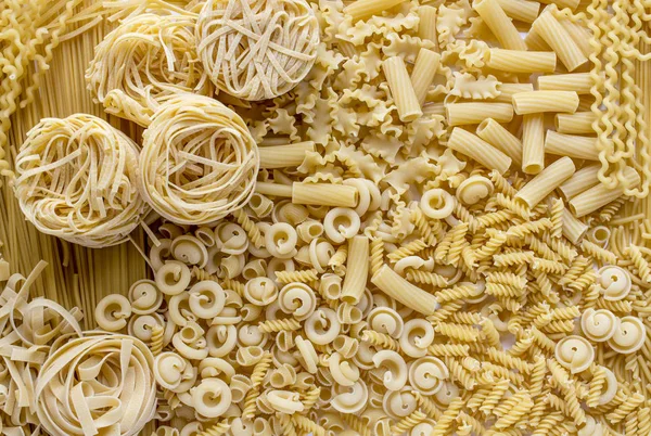 Assortiment van verse Italiaanse pasta — Stockfoto