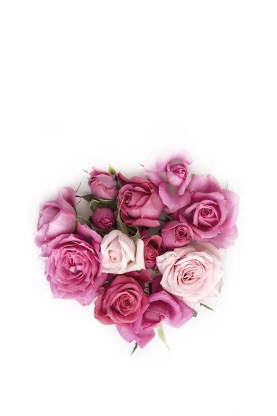 Achtergrond met florale decoratie van natuurlijke rozen. — Stockfoto