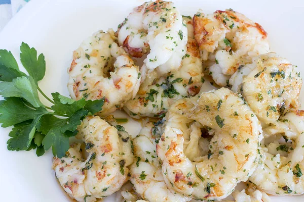 Dish with prawns and prawns with garlic — Stock Photo, Image