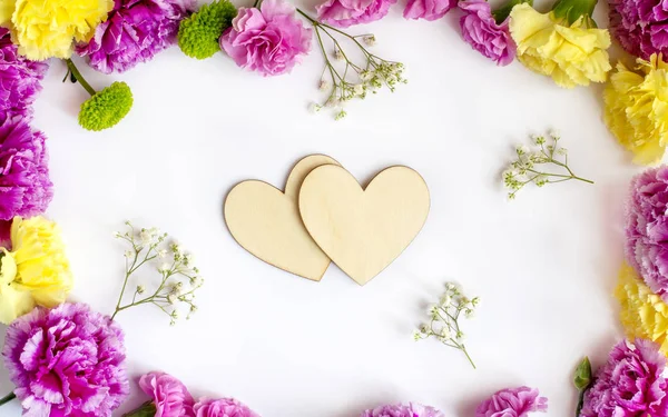 Blommig ram med två hjärtan — Stockfoto