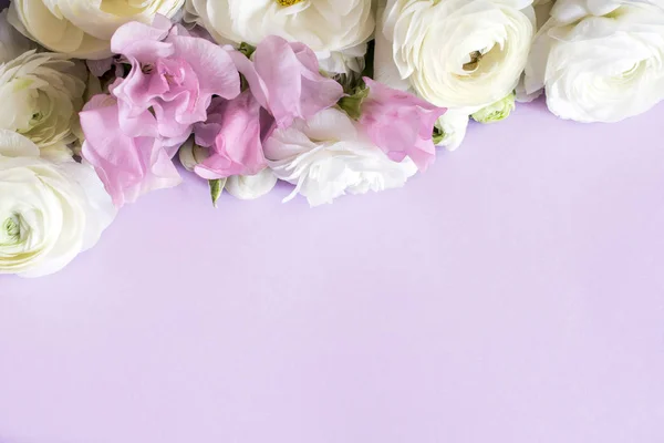 Floral samenstelling met bloem achtergrond. — Stockfoto