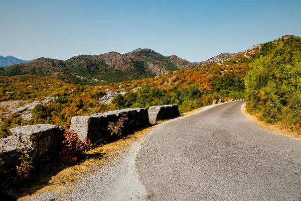 Karadağ'daki güzel yol