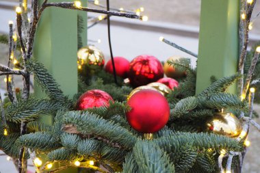 Noel süslemesi: Moskova parklarında toplar, LED ampuller