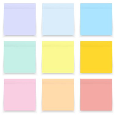 Dizi boş pastel ve üzerinde beyaz izole renkli yapışkan notlar 