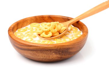 Bir kaşık ile ahşap bir kasede süt ile kuru Kahvaltı.