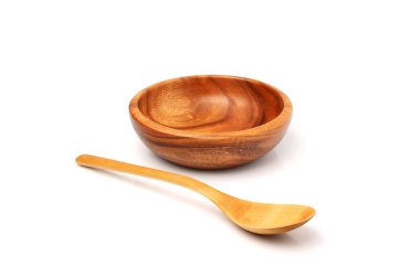 İzole kaşık ile ahşap plaka.