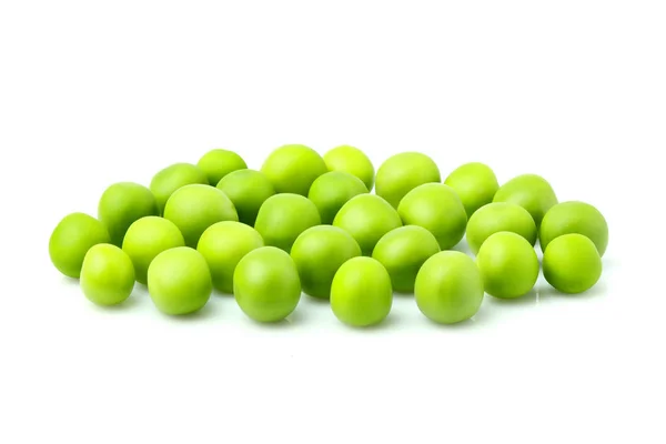 Guisantes verdes frescos aislados primer plano . — Foto de Stock