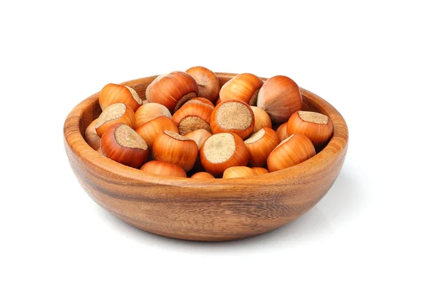 A fából készült bowl elszigetelt mogyoró. — Stock Fotó