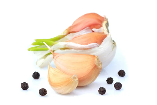 Knoblauch mit Scheibe und Gewürzen schwarzer Pfeffer — Stockfoto