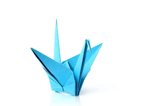 Grúa de origami azul aislada . — Foto de Stock