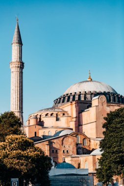 İstanbul 'daki cami minaresi, hindi