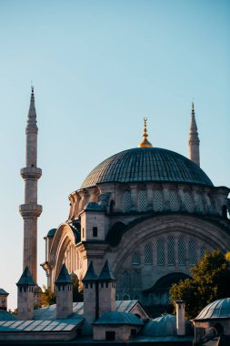İstanbul 'daki cami minaresi, hindi