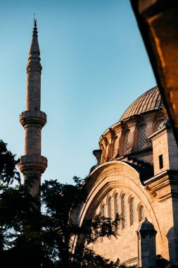 İstanbul 'daki cami minaresi, hindi