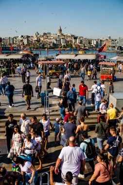 Şehirdeki insanlar,