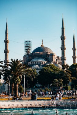 İstanbul 'daki cami minaresi, hindi
