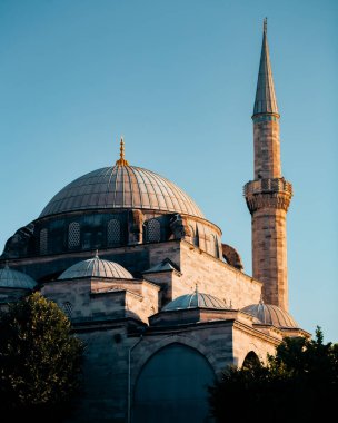 İstanbul 'daki cami minaresi, hindi