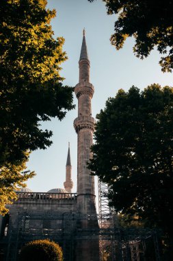 İstanbul 'daki cami minaresi, hindi