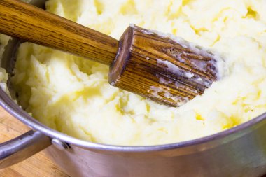 Organik ev yapımı patates püresi. Patates hasat Rusya Chernozem dünyanın en çevre dostu yer