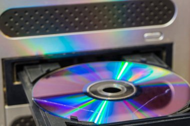 Disk üzerinde çizik. Optik sürücüyü bilgisayarın çalışma diski.