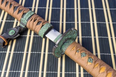 Samuray kılıcı. Ortaçağ Japon silah.