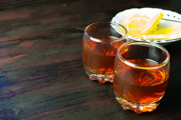 アルコールとスライス レモンのガラス — ストック写真
