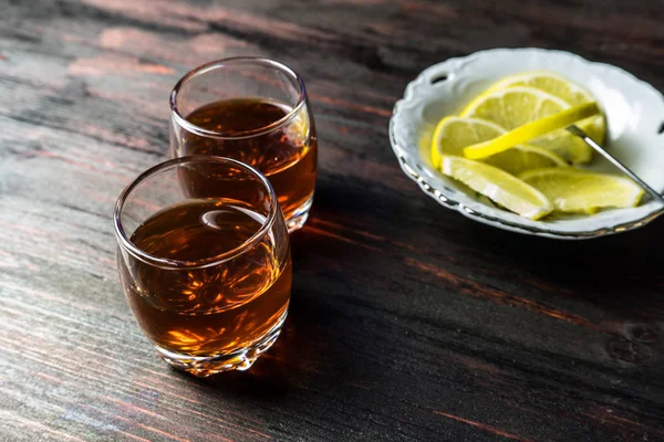 Стакан Алкоголя Нарезанный Лимон — стоковое фото