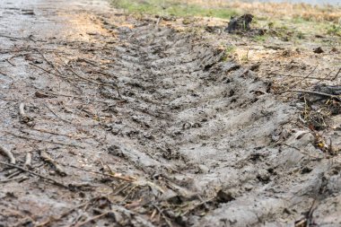 Lastik sırt, Kiralık tekerlekler çamur.