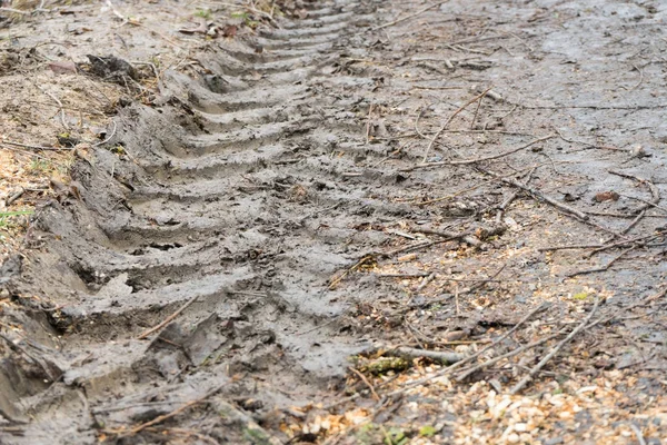 Lastik sırt, Kiralık tekerlekler çamur.