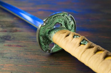 Samuray kılıcı. Ortaçağ Japon silah.