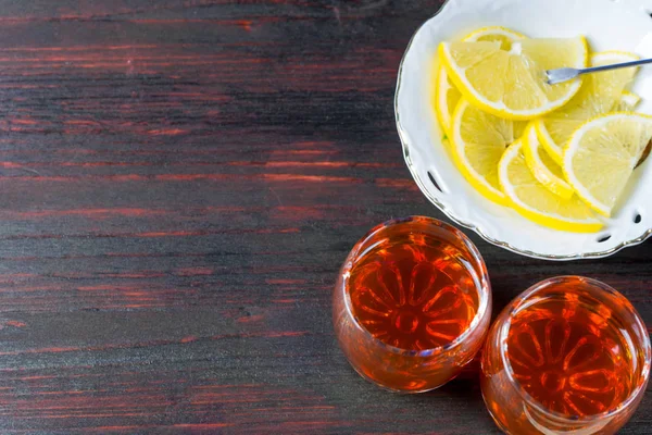 Стакан Алкоголя Нарезанный Лимон — стоковое фото