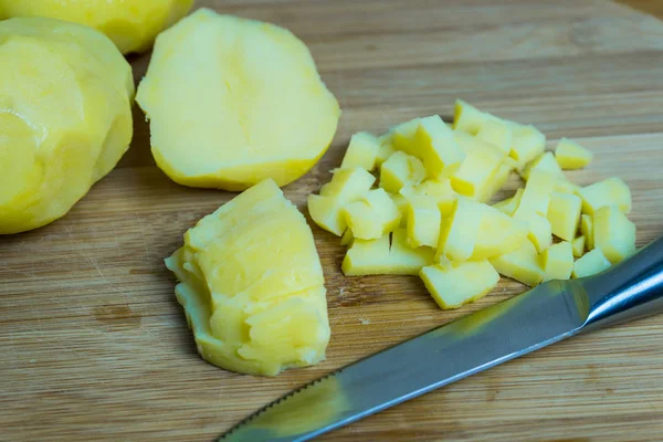 Tagliare Patate Bollite Preparare Una Varietà Piatti — Foto Stock