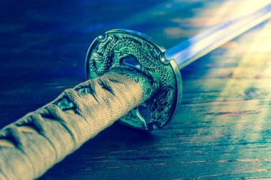 Samuray kılıcı. Ortaçağ Japon silah.