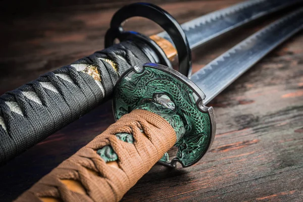 Espada del samurai. Armas japonesas medievales . — Foto de Stock