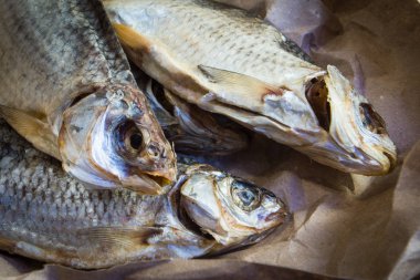 Balık yemek saati bira için. Kurutulmuş tuzlu balık.