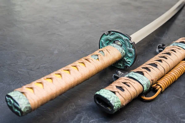 Samuray kılıcı. Ortaçağ Japon silah. — Stok fotoğraf