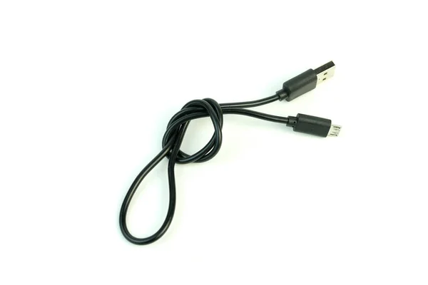 Przewód USB jest czarny. Zdjęcie na białym tle. — Zdjęcie stockowe