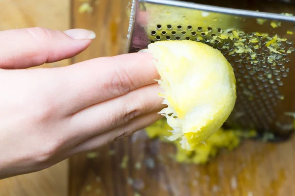 Removing Zest Lemon Ingredient Delicious Dishes Removing Zest Lemon Ingredient — Stock Photo, Image