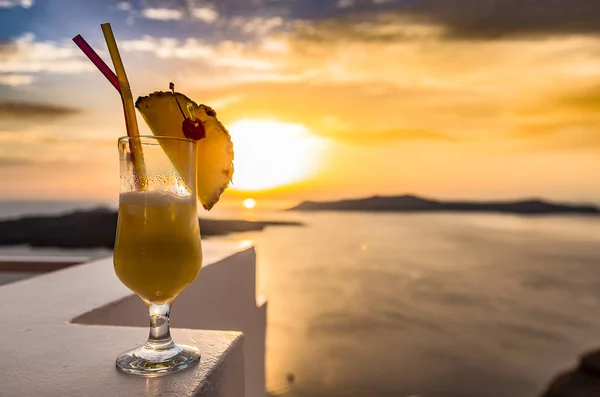 gün batımında kokteyl