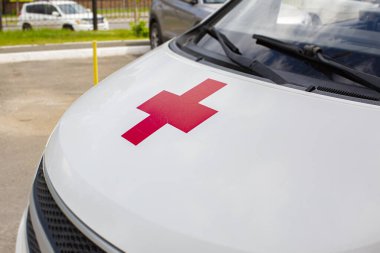 Çapraz hasta taşımacılığına sahip ambulans arabası