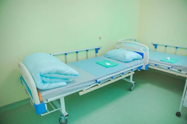 Pusty Oddział Szpitalny Łóżkiem Pacjentów — Zdjęcie stockowe