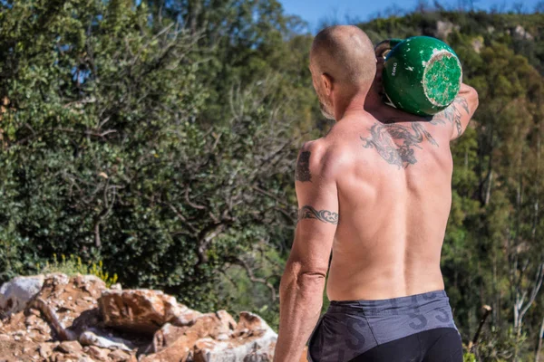 Gömleksiz Kettlebell eğitmen Kettlebell omuz ile