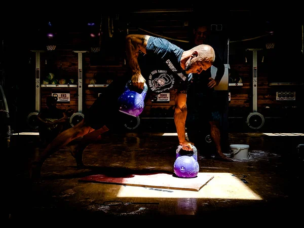 Kettlebell Renegade satırları 