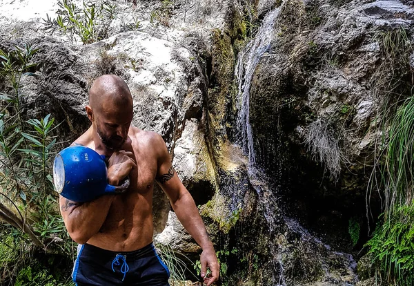 Shirtless Man With a Racked Kettlebell — Stock Photo, Image