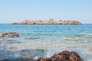 Adriyatik Denizi kayalık adacık görünümünü