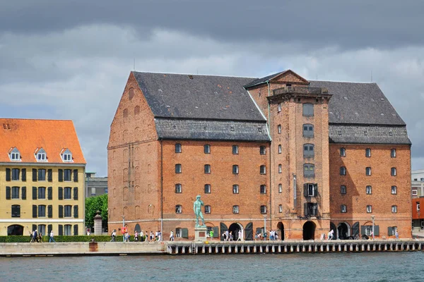 Heykel kopyalarını ve David Michelangelo heykeli bir kopyasını Kraliyet koleksiyonu