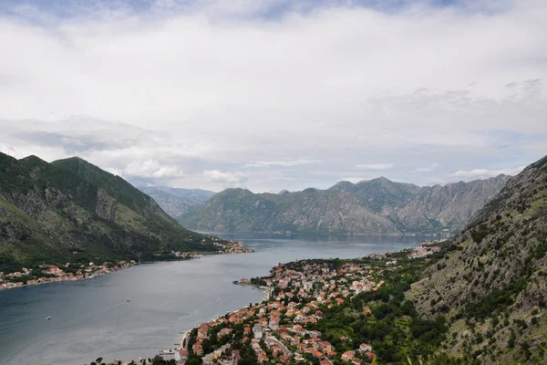Vista panorâmica de Kotor e baía de Kotor, Montenegro — Fotografia de Stock