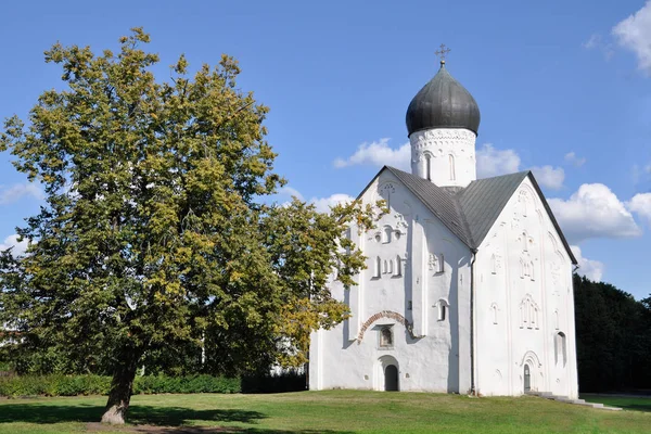 Kyrkan av transfigurationen av Frälsaren på Ilin är ett tempel i Veliky Novgorod, känd för faktumet att i det Feofan grekiskan fresker — Stockfoto