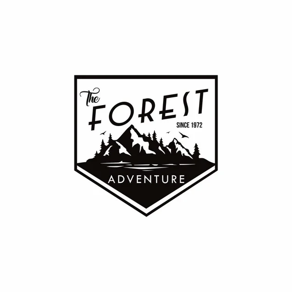 Floresta, Montanha Aventura Preto E Branco Emblema Vector Logo —  Vetores de Stock